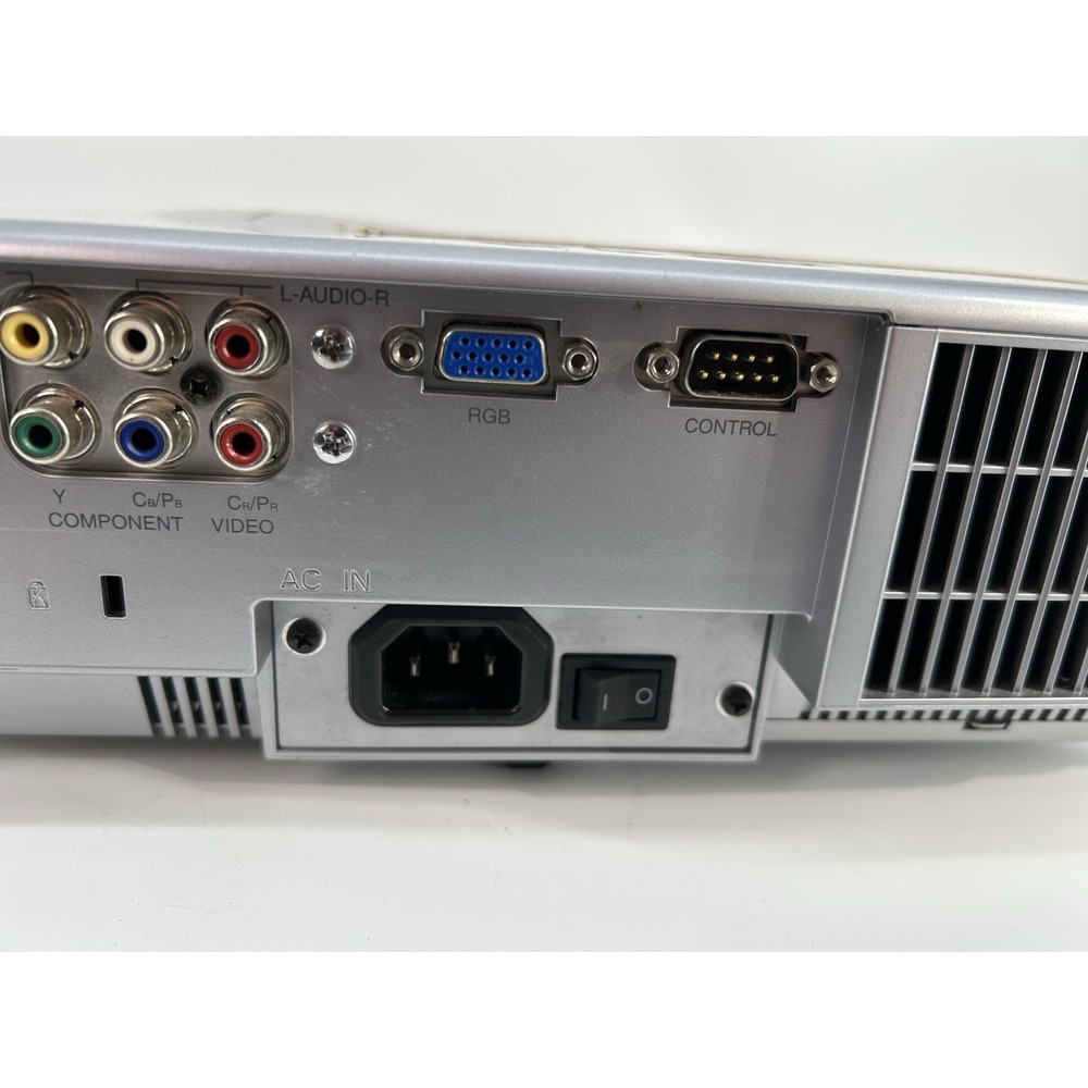 Hitachi CP-S210 Multimedia LCD Projector Tested - Picture 5 of 16